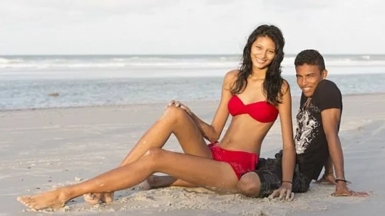 Svojim izgledom privlači pozornost, ali ne može ostvariti životni san i postati model jer je previsoka