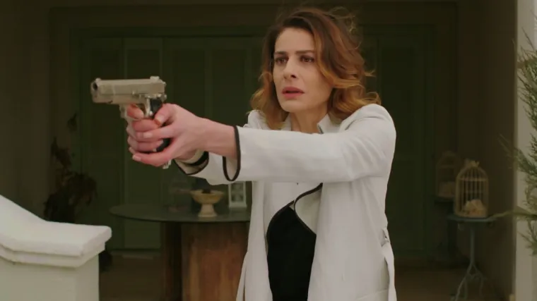 Dilara puca u Damira a Rahmi preuzima krivnju na sebe (Tuđi život)