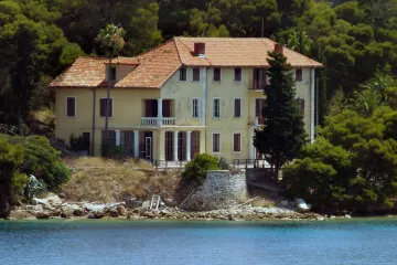 Država planira zaraditi najmanje 84 milijuna kuna na Češkoj vili na Visu