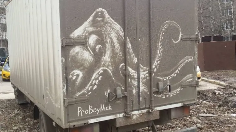 Prljava umjetnost: Rus u smogu i pra&scaron;ini stvara remek-djela