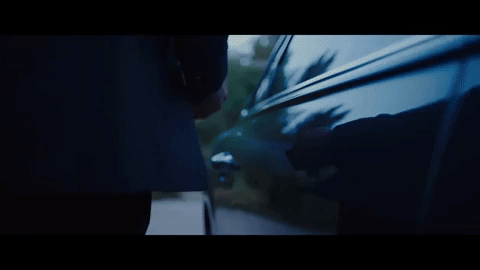 Luksuzni sedan riješit će svakog problema s parkiranjem