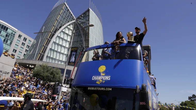 Milijun ljudi slavilo naslov Warriorsa, Green i James nastavili rat porukama