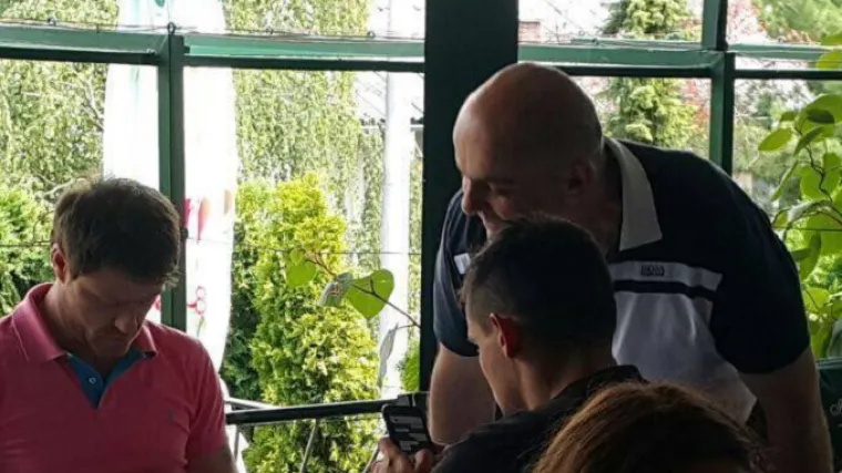 Dejan Lovren i sin Zdravka Mamića snimljeni na zajedničkom ručku