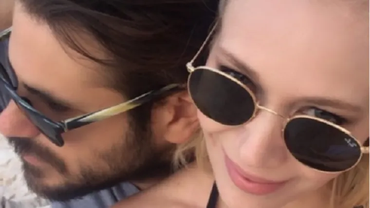 Hauser i njegova 'Barbie' Rozga uživaju na plaži, Jelena ne skida osmijeh s lica