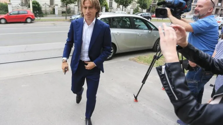 RTL doznaje: grafolog utvrdio da Modrićev potpis na aneksu ugovora ne odgovara njegovu potpisu iz 2005.