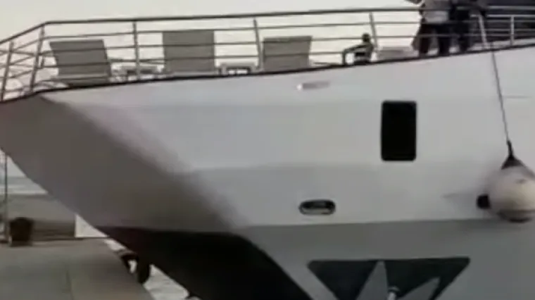 Brod dug 30 metara zabio se u hvarsku rivu, kapetan izgubio kontrolu