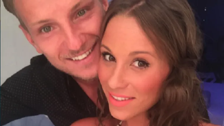 Rakitićeva seksi supruga se skinula u bikini i čestitala mu godi&scaron;njicu braka