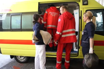 Djevojčica preminula u kolima hitne, bila je isječena po tijelu; na obradu privedeno više maloljetnika