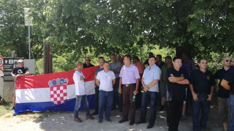 Branitelji prosvjeduju na Plitvičkim jezerima: 'Zadnji je trenutak za spas Nacionalnog parka'