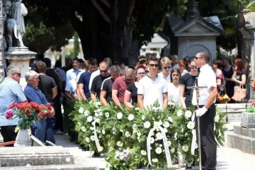 TUGA U ZADRU: Obitelj i prijatelji se oprostili od 14-godišnje djevojčice ubijene u ličkim Žuljinama