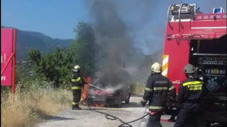 DVD-a: Vatrogasci ugasili požar na automobilu, a sad vlasniku žele kupiti novi: 'On je du&scaron;a od čovjeka, a nema puno'