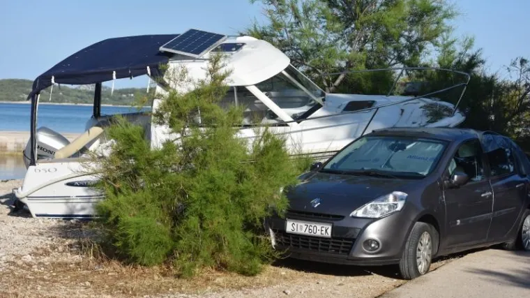 'Sve sam vidio! Netko je vikao: Čuvajte, brod ide pravo na plažu!'