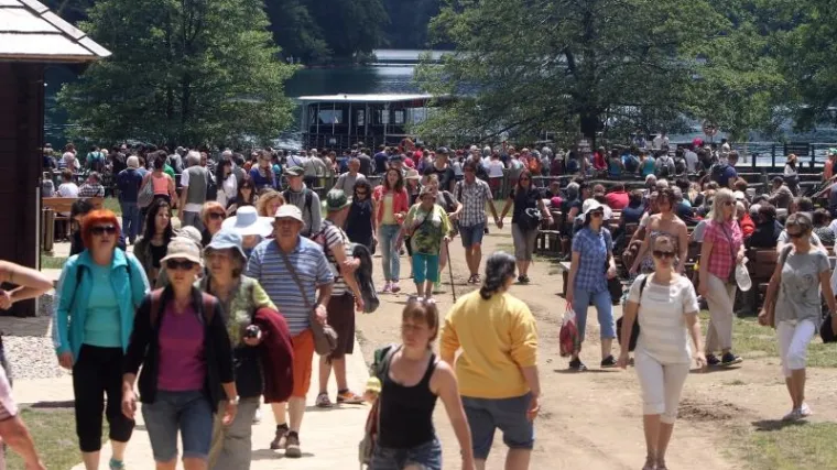 Na strmoj padini dva sata čekala pomoć: Plitvice nemaju službu za pomoć posjetiteljima