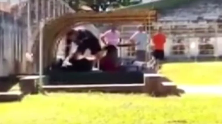 Usred utakmice izvukao je pi&scaron;tolj, igrači su u strahu za život bježali s terena