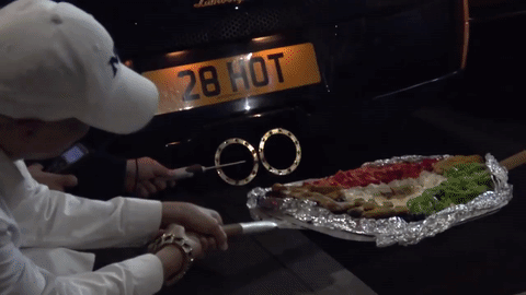 Teško da postoji blesaviji način njegova korištenja, no Murcielago može i ispeći pizzu