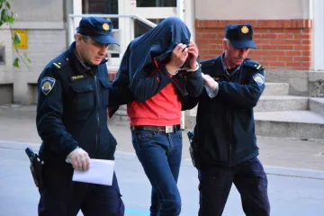 U majici s natpisom 'Za dom spremni' napao policajku