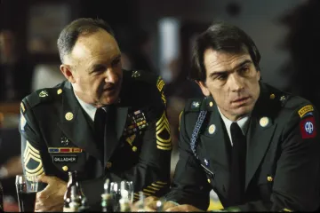 U vrijeme hladnog rata narednik američke vojske nađe se u središtu političke urote (Pošiljka)