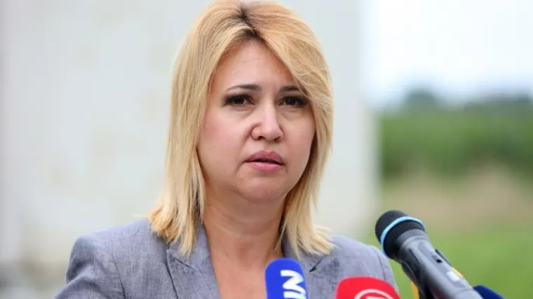 'On bi htio da izađem iz stranke, ali taj film neće gledati'