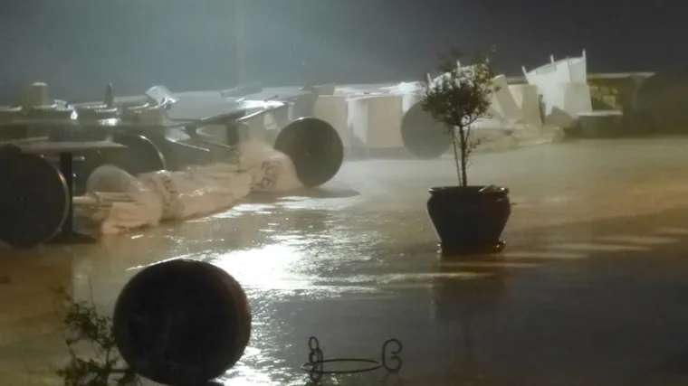 Jadran poharalo nevrijeme kakvo se ne pamti: more na Hvaru se podiglo 15 centimetara iznad rive