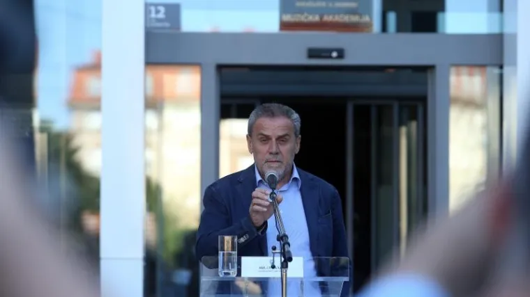 O arbitraži se oglasio i Bandić: 'Hrvatskoj ne treba niti centimetar kvadratni slovenskog akvatorija'