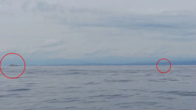 RTL-ova ekskluzivna fotografija iz Savudrijske vale: dva hrvatska policijska broda i jedan slovenski udaljeni 100-ak metara na staroj crti razgraničenja