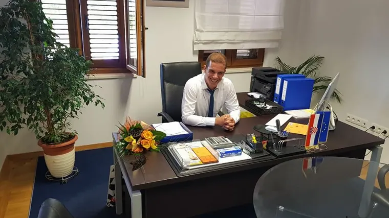 Načelnik Vrsiju očajan nakon pobjede: 'Zaposlenici Općine oti&scaron;li na godi&scaron;nji odmor i ne javljaju se, dočekala ga računala s izbrisanim podacima'