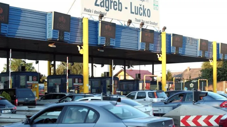 Na svim pravcima prema moru navala automobila, na granicama vi&scaron;esatno čekanje - evo gdje su najveći čepovi