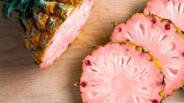 Ružičasti ananas jedna je od najčudnijih i najljep&scaron;ih poslastica koju ćete vidjeti ovog ljeta