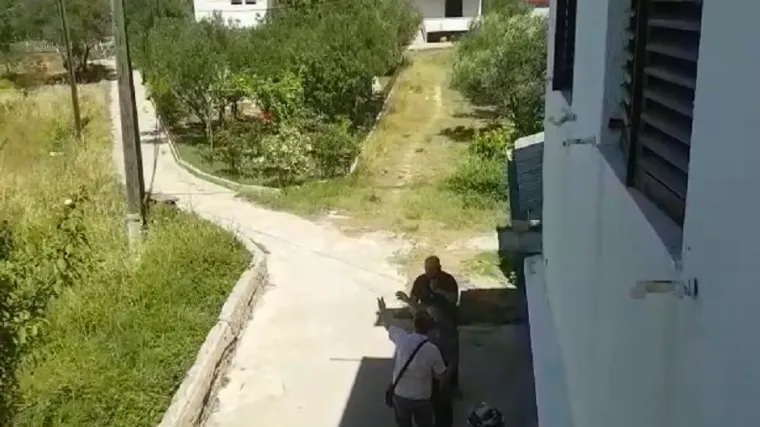 Bivša supruga u strahu za svoj život upozoravala da je nasilan i naoružan