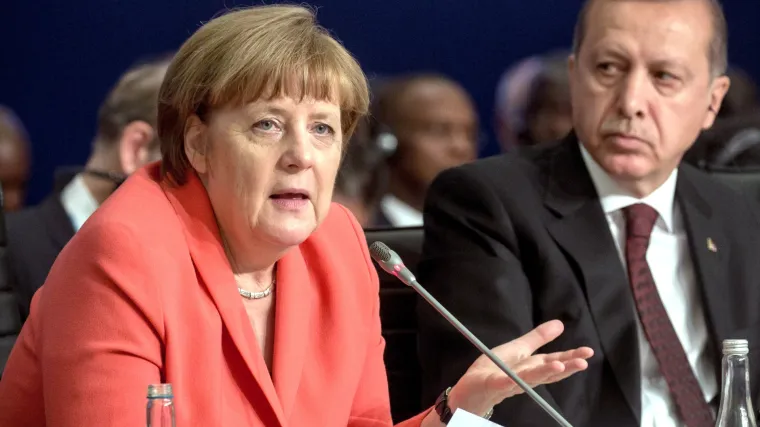 Erdogan uoči sastanka s kancelarkom Merkel poručuje: 'Njemačka čini samoubojstvo'