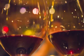 Kako ohladiti vino u ovim vrućim danima, a da ga ne razvodnite ledom?