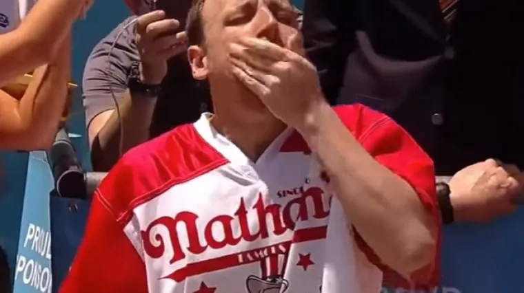 Amerikanac zvan Čeljust pojeo 72 hotdoga u 10 minuta