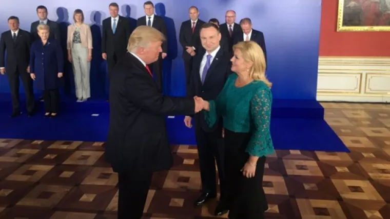 Kolinda Grabar Kitarović se rukovala s Donaldom Trumpom pa fotografije odmah podijelila na Twitteru