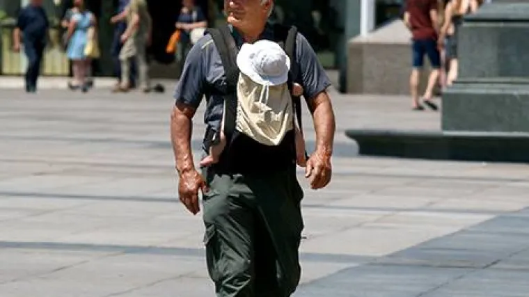 Znate li ovog djeda? Nakon &scaron;to nas je sve odu&scaron;evio, poznata tvrtka mu želi pokloniti novu nosiljku