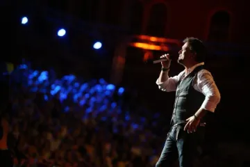 ZAPALIO PROKURATIVE: Gibonni svojim najvećim hitovima otvorio 57. po redu Splitski festival