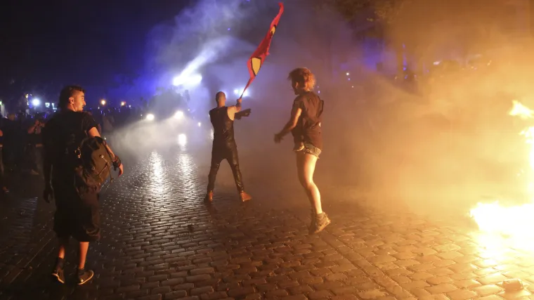 U sukobu s prosvjednicima u Hamburgu ozlijeđeno 76 policajaca: pogledajte dramatične snimke!