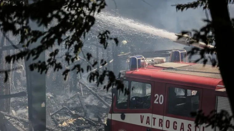 Iza zagrebačkih vatrogasaca dan kakvog dugo ne pamte: u samo 12 sati čak 5 većih požara