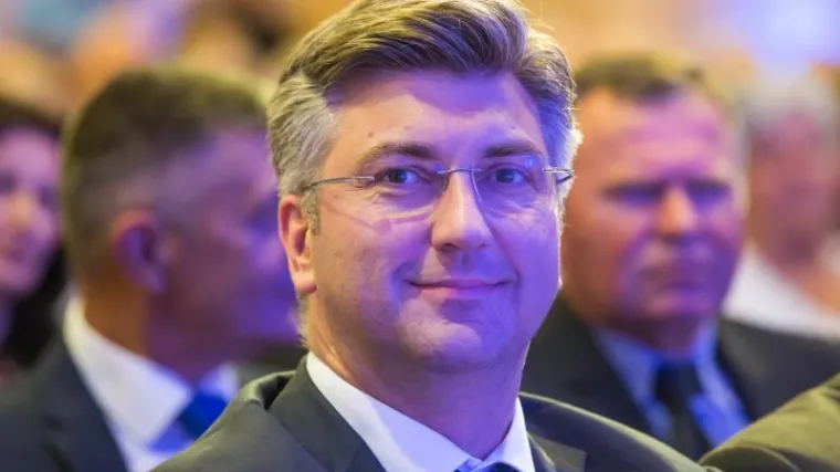 HDZ-u prednost raste, a Plenković i Kolinda najpopularniji su političari