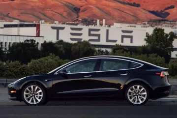 Elon Musk objavio prve fotografije novog Teslinog Modela 3