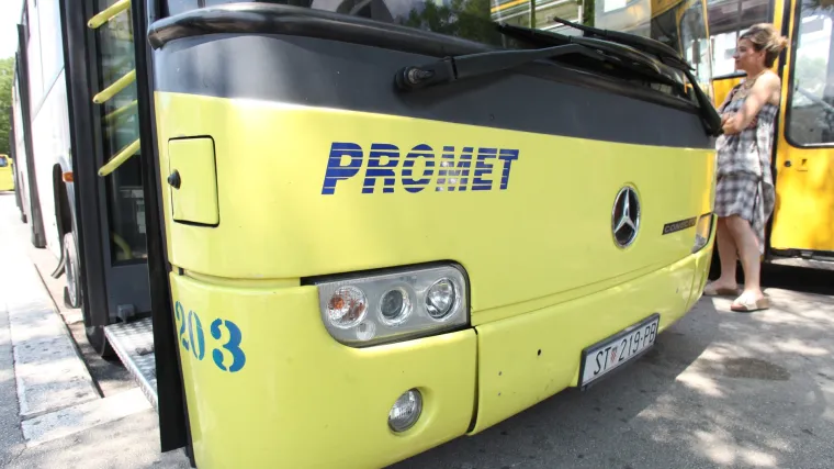 Pokvario se autobus Prometa u Splitu: vozač nagovorio putnike da guraju vozilo