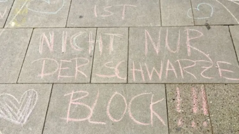 Solidarnost na njemački način: nakon razaranja na ulicama Hamburga, tisuće stanovnika dale se na či&scaron;ćenje