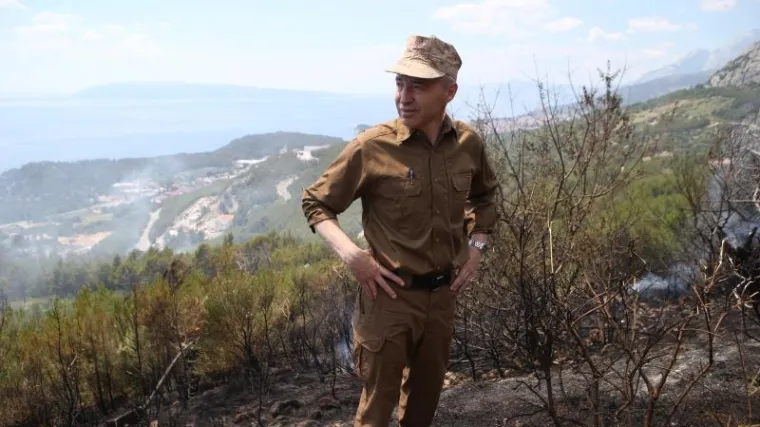 Vatrogasci i vojska prvo gase one koji ugrožavaju naselja