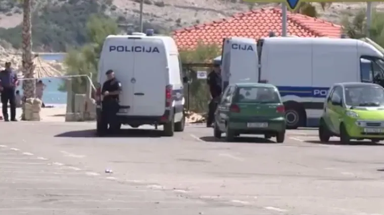 30 policajaca blokiralo plažu, tjeraju biv&scaron;e zatvorenike koji žele prodavati palačinke