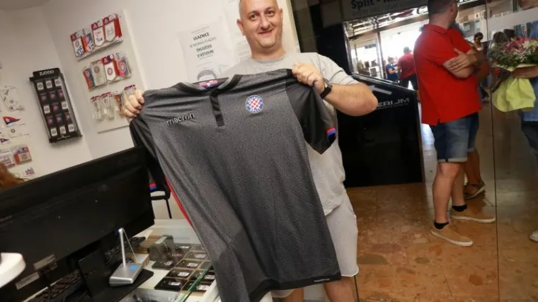 Poznati portal divi se trećem dresu splitskog velikana