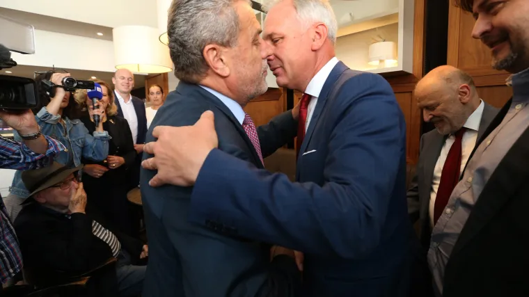 Iako smo prvi tren pomislili da krivo vidimo - da točno je: Milan Bandić ide na Ultru! Partijat će s Oparom