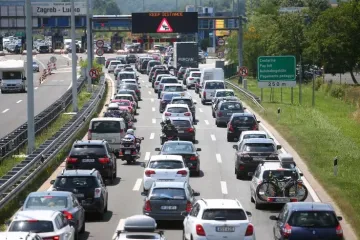 Gužve na prometnicama ne jenjavaju, a čeka se i na graničnim prijalazima