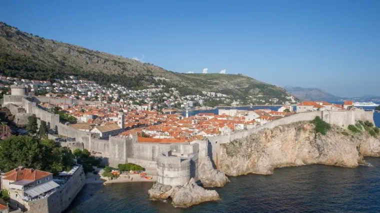 BBC o teretu masovnog turizma: gomile turista prijete kulturnom opstanku gradova poput Dubrovnika