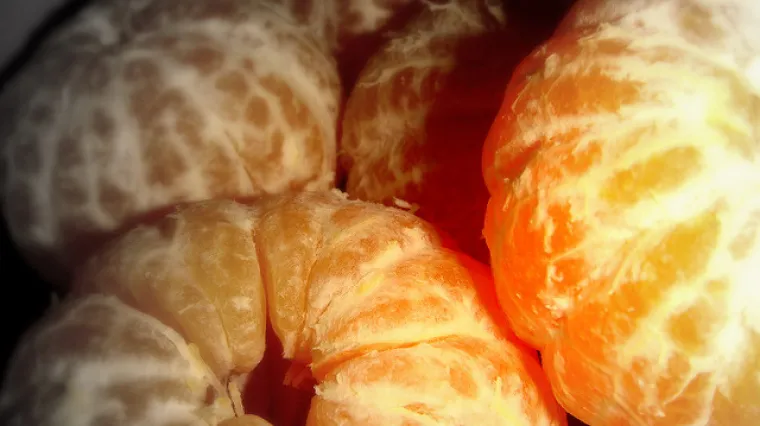 Poprilično bizarno: Ove slike voća bez kore će vam oduzeti dah (nama svakako jesu)