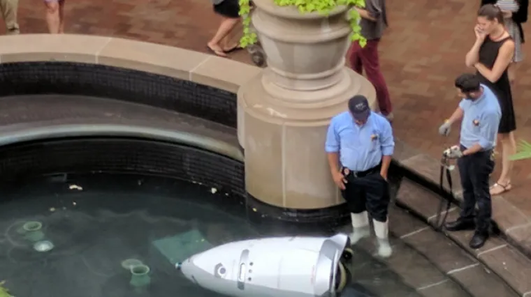 Kad strojevi polude: robot počinio 'suicid' u trgovačkom centru