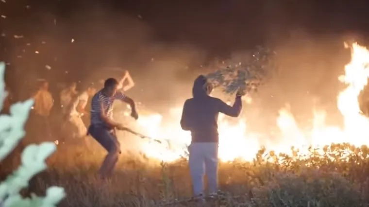 Dramatična snimka vatrene stihije: mje&scaron;tani Kamena granjem gasili vatru